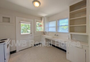 2022 Dellwood Ave in Jacksonville, FL - Building Photo - Building Photo