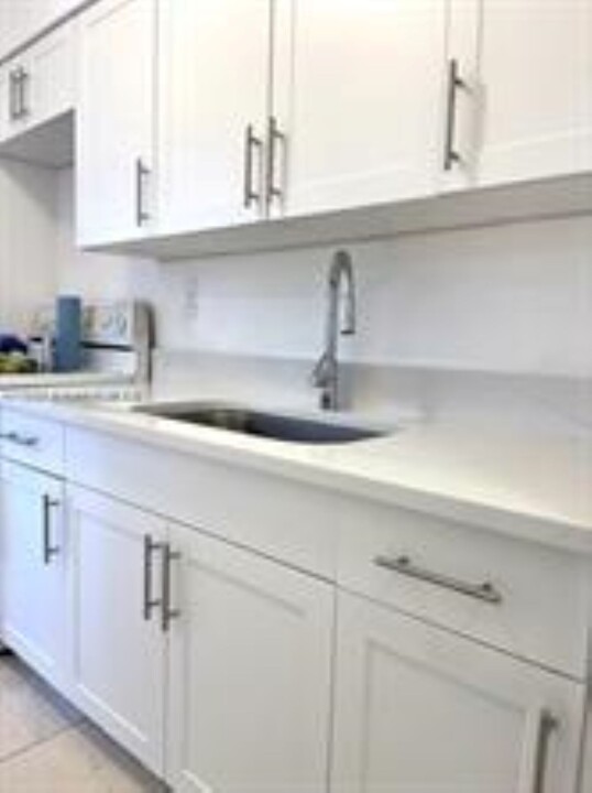 1204 NE 5th Ave, Unit 2 in Fort Lauderdale, FL - Building Photo