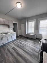 118 Riddle St in Manchester, NH - Building Photo - Building Photo