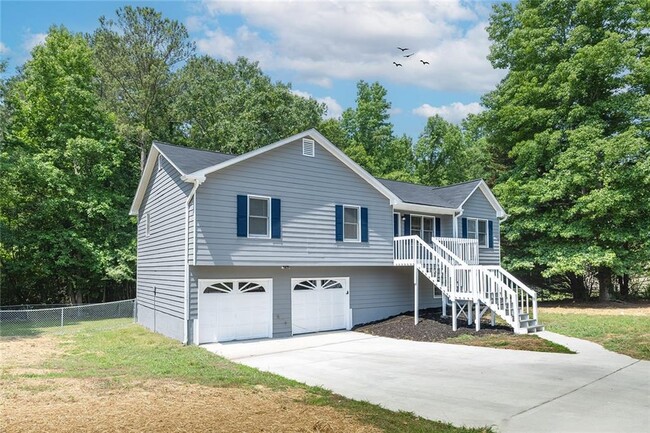 property at 493 Silverthorne Cir