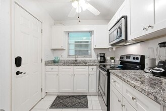 1401 N 12th Ct, Unit 11A in Hollywood, FL - Building Photo - Building Photo