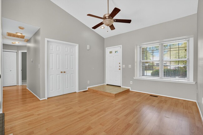 14 Braxton Dr in Sterling, VA - Building Photo - Building Photo