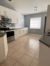 2322 NW 166th Ave in Pembroke Pines, FL - Building Photo - Building Photo