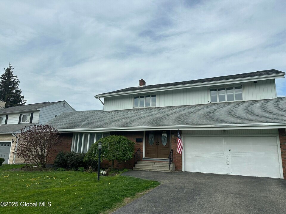12 Friebel Rd-Unit -2 in Albany, NY - Building Photo