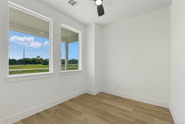 123 S Virginia St in La Porte, TX - Building Photo - Building Photo