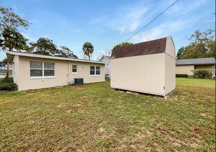 901 12th St in Clermont, FL - Foto de edificio - Building Photo