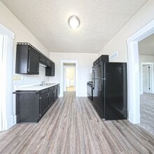 806 S Roche St in Knoxville, IA - Building Photo - Building Photo