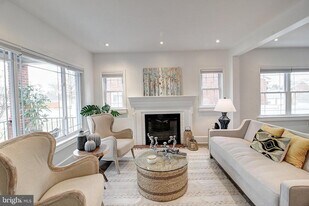 102 Frederick Ave in Frederick, MD - Building Photo