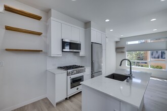 216 10th Ave E in Seattle, WA - Building Photo - Building Photo