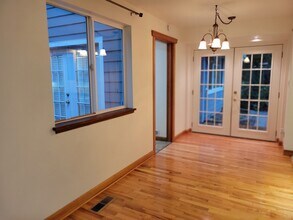 13344 23rd Pl NE in Seattle, WA - Foto de edificio - Building Photo