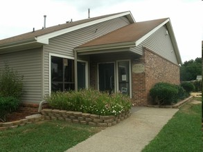 Greentree Apartments in Columbus, MS - Building Photo - Building Photo