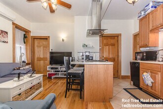 103 Myrtle St, Unit 1 in Boston, MA - Building Photo - Building Photo