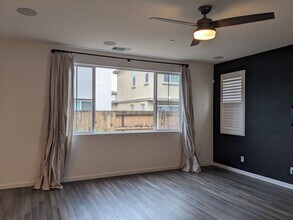 537 Lavender Dr in Vacaville, CA - Foto de edificio - Building Photo