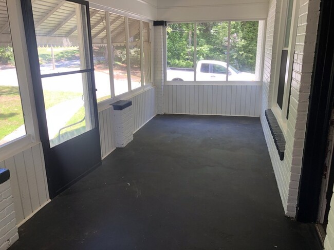 1496 Dodson Dr SW in Atlanta, GA - Building Photo - Building Photo