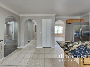 12610 Lake Vista Dr in Gibsonton, FL - Building Photo - Building Photo