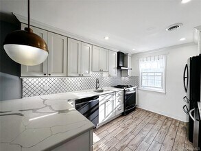 132 Texas Ave in Yonkers, NY - Building Photo - Building Photo