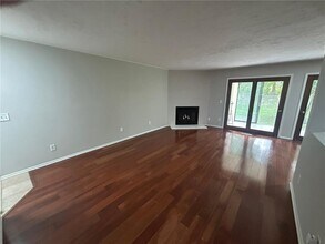 15105 Lesley Ln in Eden Prairie, MN - Building Photo - Building Photo