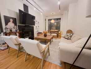 2031 W Evergreen Ave in Chicago, IL - Building Photo - Building Photo