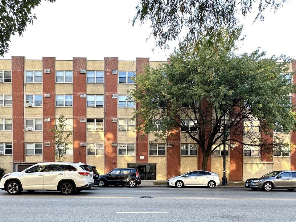6830 N Sheridan Rd in Chicago, IL - Foto de edificio