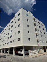 901 S Surf Rd in Hollywood, FL - Building Photo - Building Photo