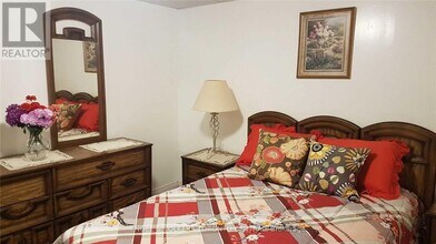 9 Shademaster Ct in Toronto, ON - Building Photo - Building Photo