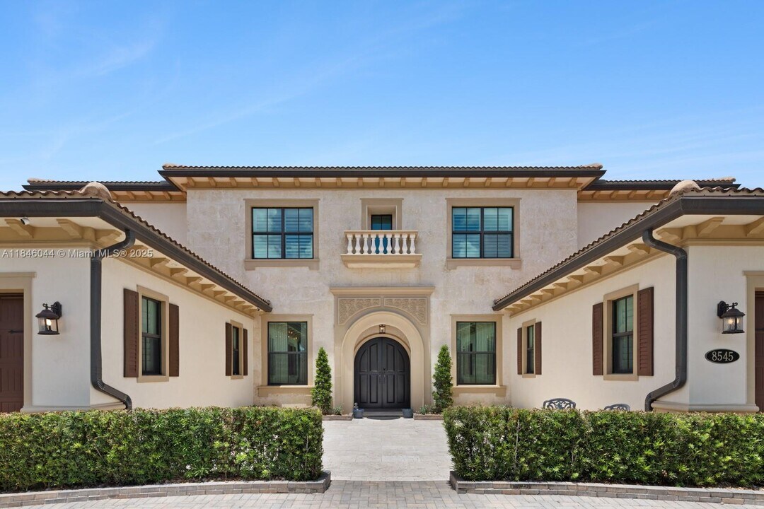 8545 Watercrest Cir E in Parkland, FL - Building Photo