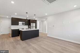 3449 Scotts Ln, Unit A317 in Philadelphia, PA - Building Photo - Building Photo