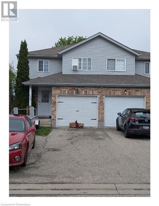 110 Woodpoppy Ct in Kitchener, ON - Building Photo