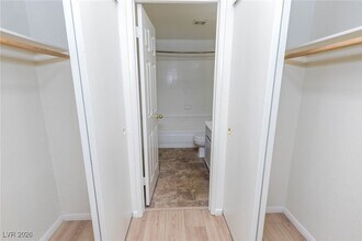 5072 S Rainbow Blvd, Unit 102 in Las Vegas, NV - Building Photo - Building Photo