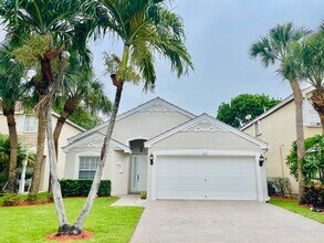 137 Canterbury Pl in Royal Palm Beach, FL - Foto de edificio - Building Photo
