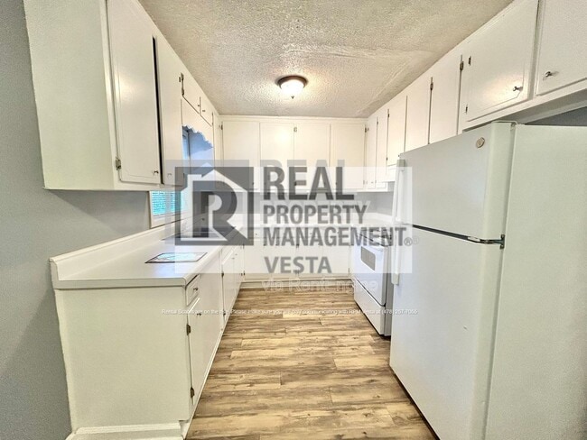 property at 2403 Groveland Cir N