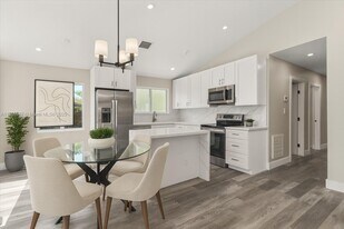 6120 SW 63rd St in South Miami, FL - Building Photo