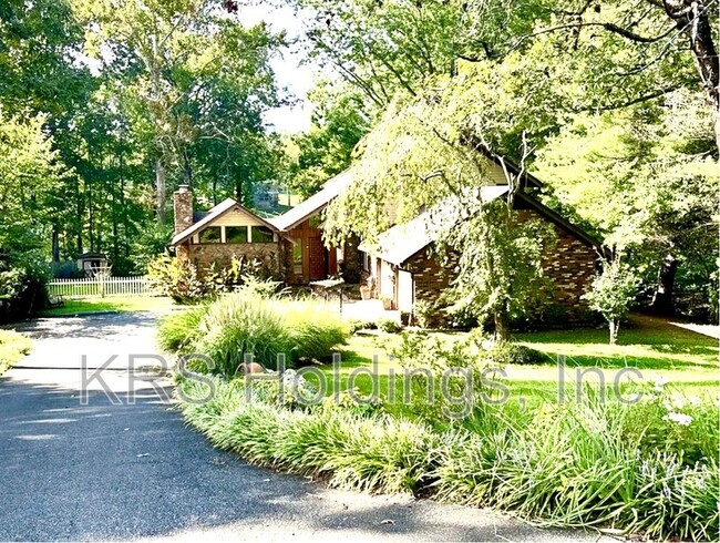 property at 371 Lake Forest Dr