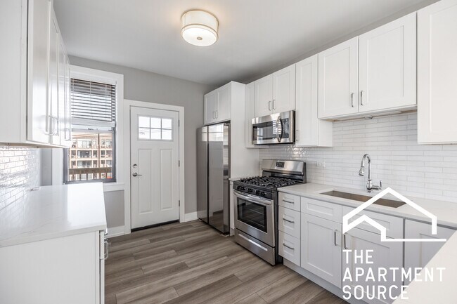 3943 N Janssen Ave, Unit N3 in Chicago, IL - Building Photo - Building Photo