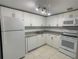 9357 SW 77th Ave, Unit 25-247 in Miami, FL - Building Photo