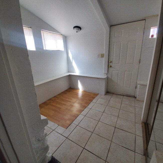 1105 E 5th St photo'