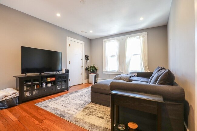 1718 Commonwealth Ave in Boston, MA - Building Photo - Building Photo