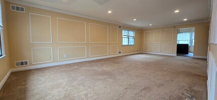 76 Renaissance Dr in Clifton, NJ - Building Photo - Building Photo