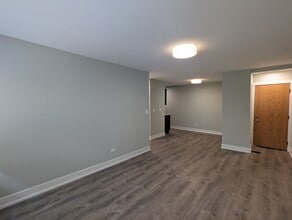 511 W Barry Ave, Unit #445-331 in Chicago, IL - Foto de edificio - Building Photo