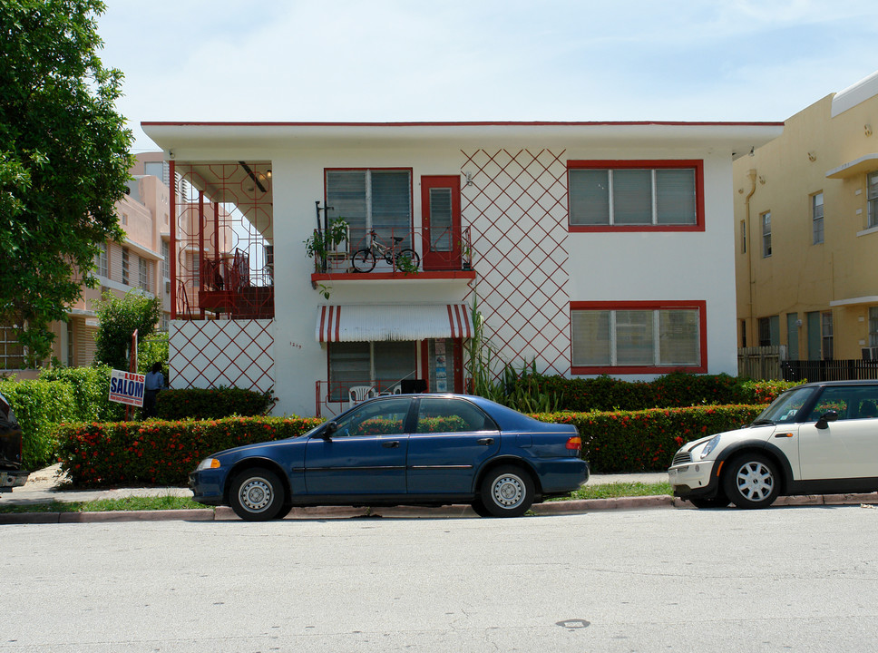 Mark's Garden Apartments in Miami Beach, FL - Building Photo