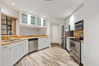 9239 W Sunrise Blvd in Plantation, FL - Building Photo - Building Photo