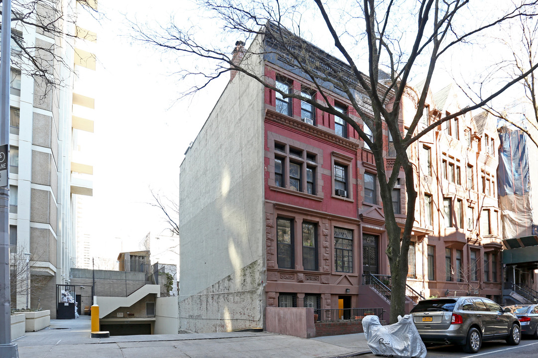 502 East 88th Street in New York, NY - Building Photo