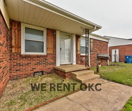 207 E Marshall Dr in Midwest City, OK - Foto de edificio - Building Photo