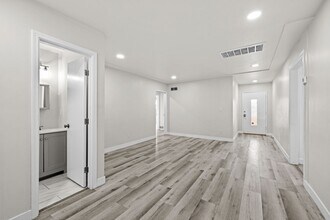 5528-5530 Dorothy Dr in San Diego, CA - Building Photo - Building Photo