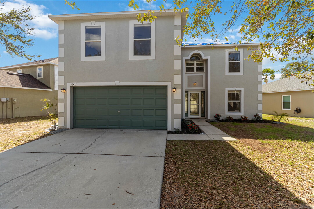 12757 Lake Vista Dr in Gibsonton, FL - Building Photo