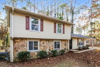 662 Overlook Ct in Jonesboro, GA - Foto de edificio - Building Photo