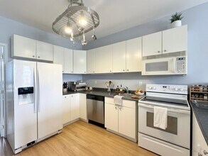 581 Carlaw Ave in Toronto, ON - Building Photo - Building Photo