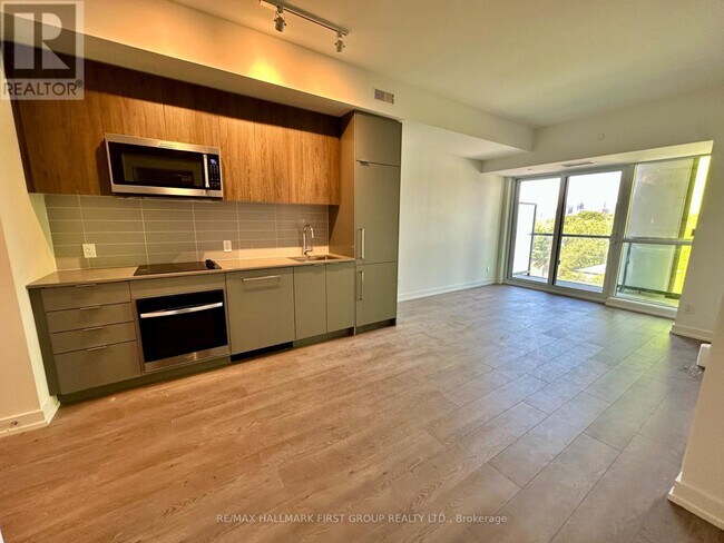 181 Sheppard Ave E in Toronto, ON - Building Photo - Building Photo