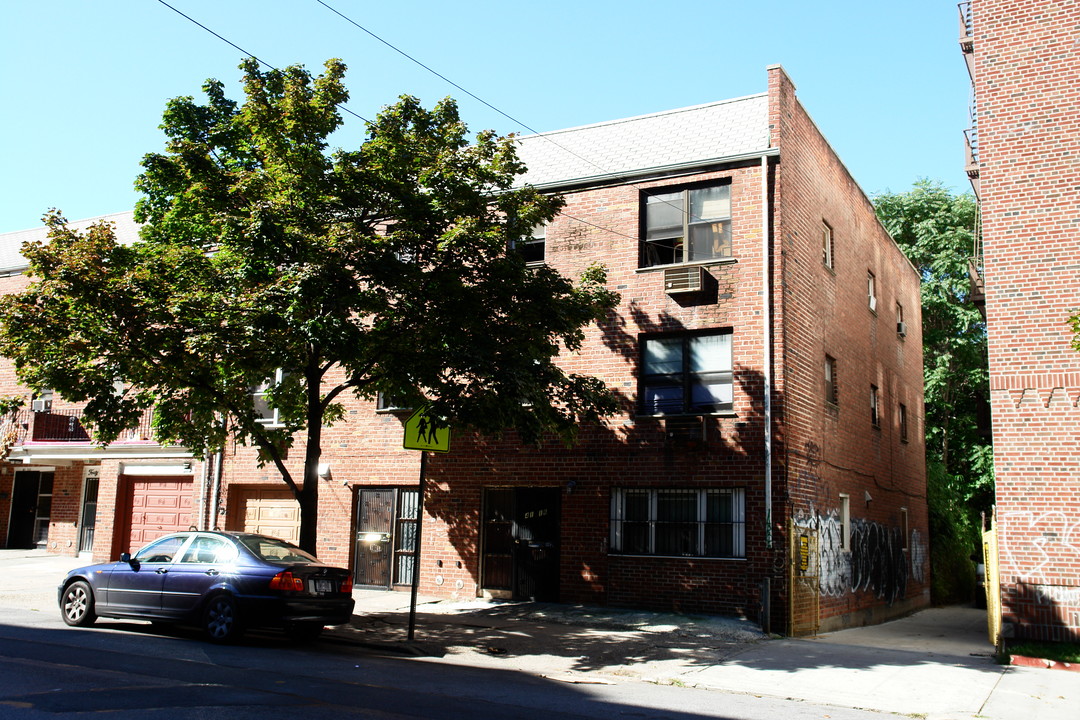 4116-4118 Parsons Blvd in Flushing, NY - Building Photo