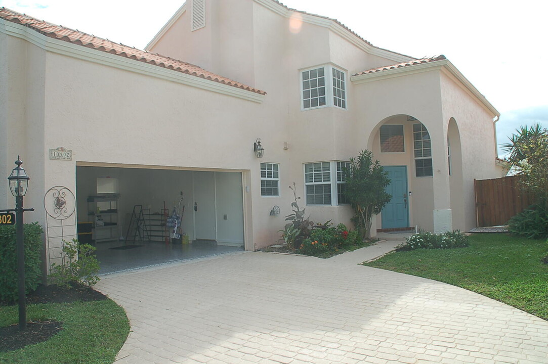 13302 St Tropez Cir in West Palm Beach, FL - Foto de edificio